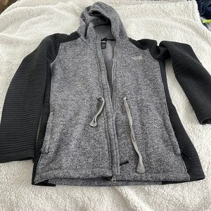 Woman’s Northface sweatshirt zip up